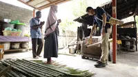 Sandiaga Uno Bawa Gerobak Beri Mesin Kapal Bantu UMKM di Maluku Utara