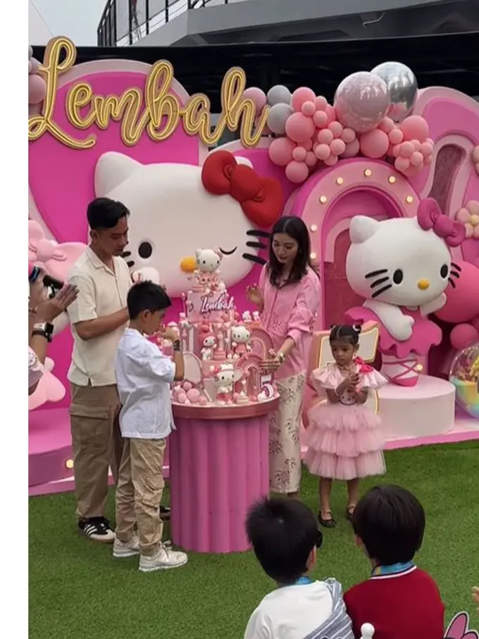 6 Potret Gibran dan Selvi Ananda Rayakan Ultah ke-5 La Lembah, Bertema Hello Kitty