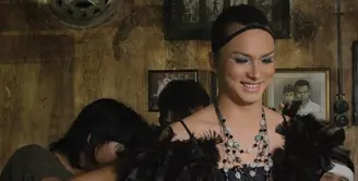 Percaya nggak kalau Nicholas Saputra pernah menjadi seorang waria? Bukan hanya menjadi sosok idola yang cool, tampan dan puitis, Nicholas pun juga pernah menjadi waria. (Bambang E.Ros/Bintang.com)