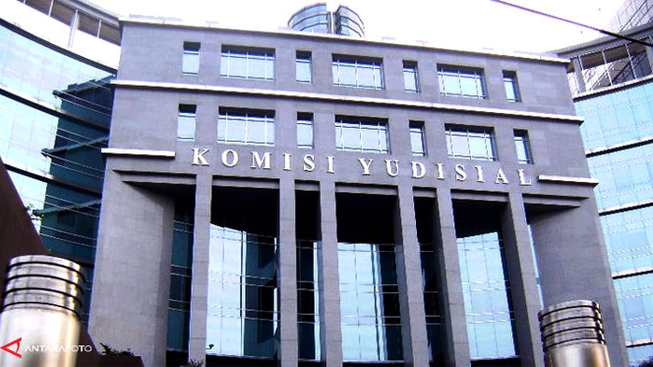 komisi-yudisial-gedung-131002b.jpg