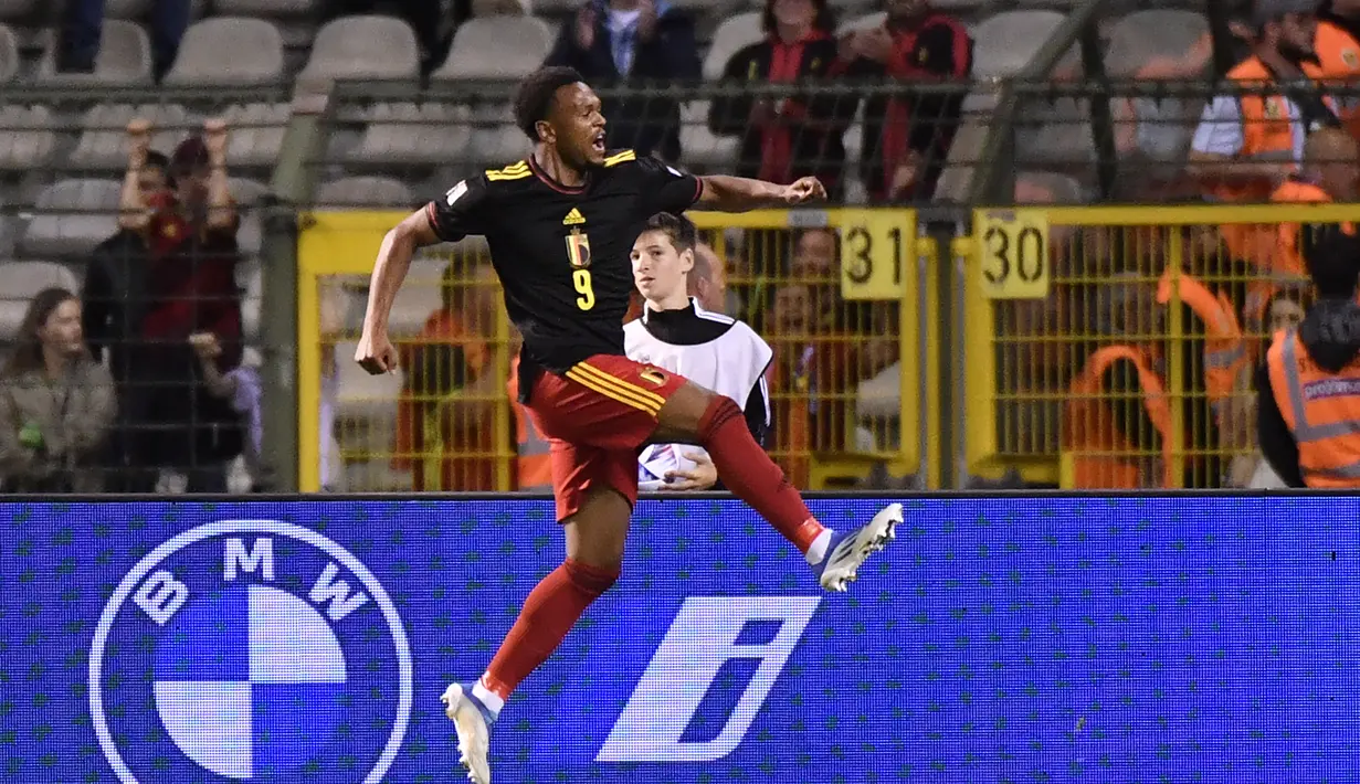 Pemain Belgia Lois Openda melakukan selebrasi setelah mencetak gol ke gawang Polandia pada pertandingan grup A4 UEFA Nations League di Stadion King Baudouin di Brussels, Kamis (9/6/2022). Belgia menang telak atas Polandia 6-1.  (AP Photo/Geert Vanden Wijngaert)