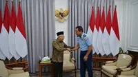 Kepala Staf TNI Angkatan Udara (Kasau) Marsekal TNI M. Tonny Harjono menemui Wakil Presiden (Wapres) Ma&rsquo;ruf Amin di kediaman resmi Wapres, Jakarta Pusat, Senin siang (22/07/2024) (BPMI Setwapres)