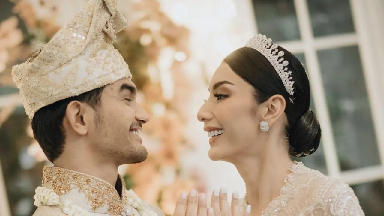 Gaya Elegan Tyas Mirasih di hari pernikahan