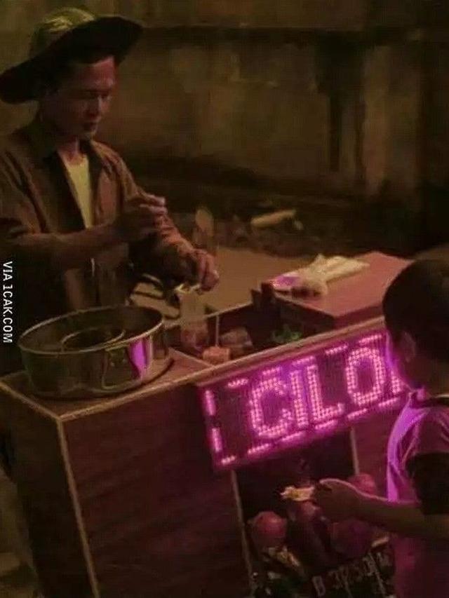 10 Potret Nyeleneh Pedagang Pakai Alat Tak Biasa Waktu Jualan Ini Bikin Heran