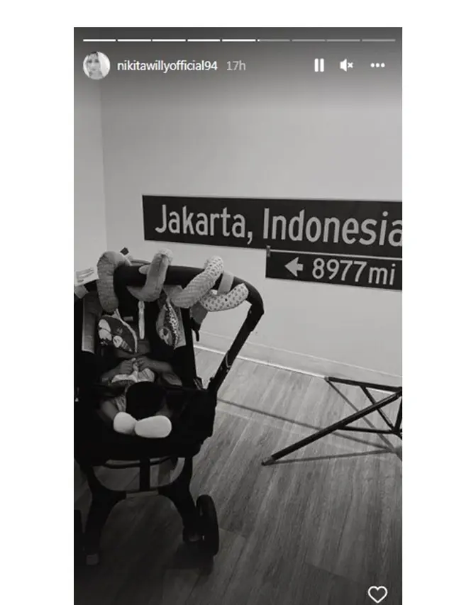 6 Potret Nikita Willy dan Indra Priawan Buat Paspor Anak, Segera Pulang ke Indonesia