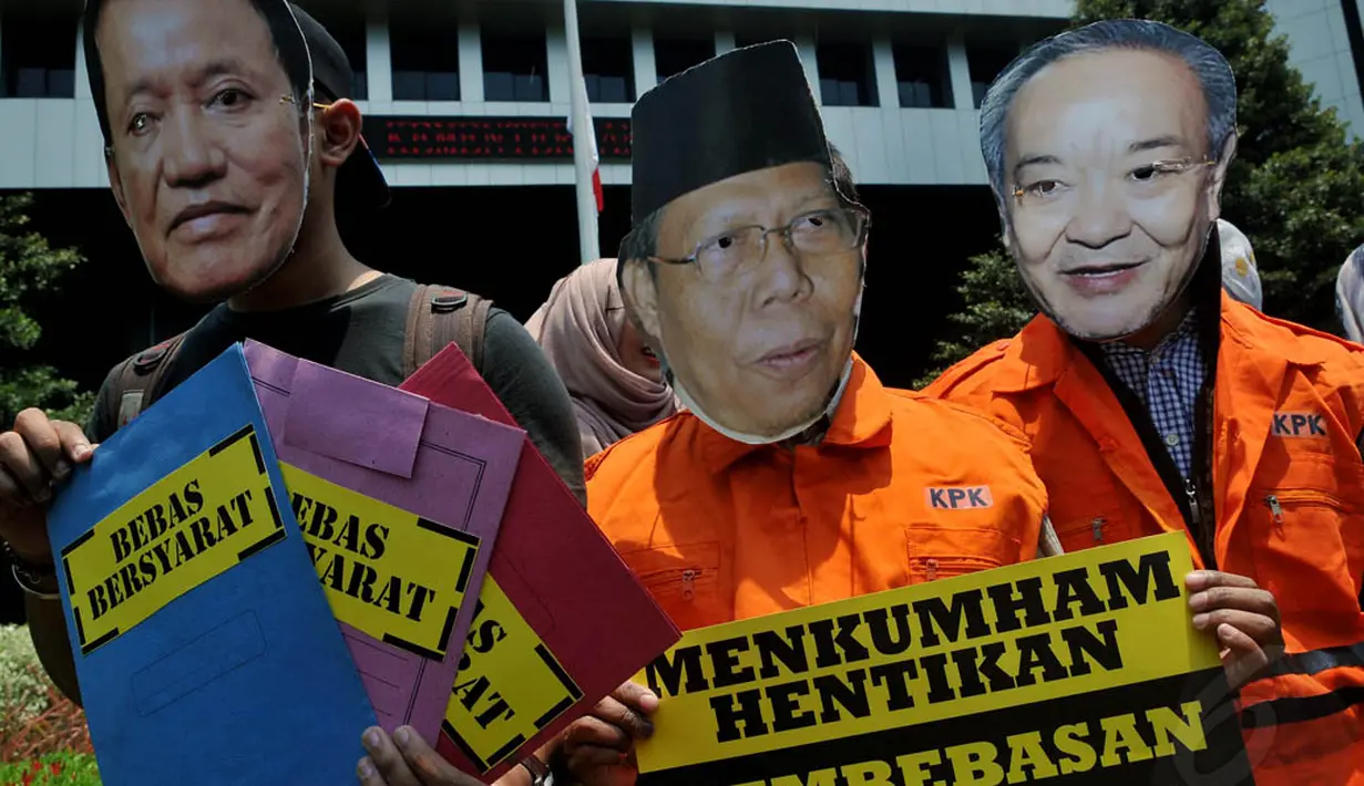 Aksi ini terkait pembebasan bersyarat Hartati Murdaya oleh Kemenkum HAM pada Agustus lalu dan pemberian remisi kepada Anggodo Widjojo yakni 29 bulan 10 hari, Jakarta, (22/9/14). (Liputan6.com/Johan Tallo)