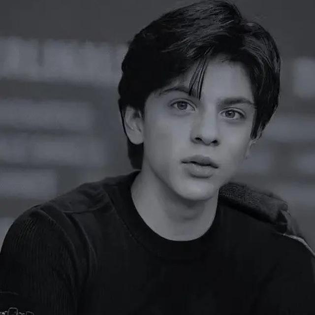 6 Foto Jadul Kajol dan Shah Rukh Khan Saat Masa Remaja Ini Curi Perhatian