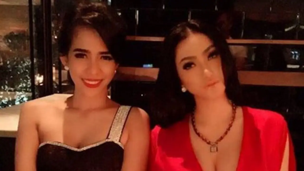 Amel Alvi dan teman