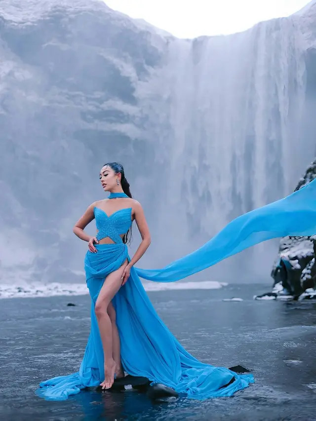 Potret Totalitas Olivia Tan Tampil Anggun Jadi Elsa Frozen di Iceland, Pakai Gaun Tanpa Lengan di Suhu -10 Derajat Celsius
