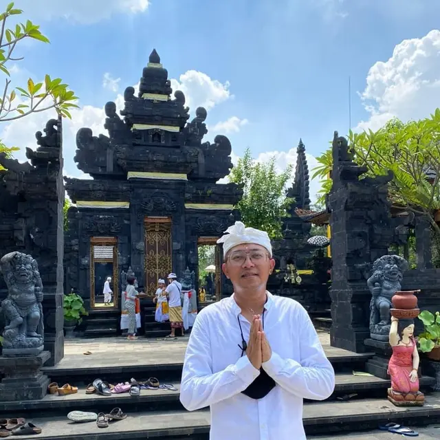 6 Potret Terbaru Putu Sutha, Juara AFI 3 yang Kini Jadi Pegolf