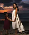 Gisella Anastasia dan Gempi adalah pasangan ibu-anak yang juga menjadi teman baik saat traveling dengan pakaian serasi mereka (Foto: Instagram @gisel_la)