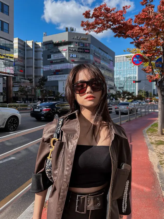 Intip deretan 5 outfit Fuji Utami saat jalan-jalan ke Korea Selatan.