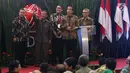 Presiden Joko Widodo atau Jokowi saat menutup perdagangan Indeks Harga Saham Gabungan (IHSG) 2018 di Kantor BEI, Jakarta, Jumat (28/12). Perdagangan IHSG 2018 resmi ditutup. (Liputan6.com/Angga Yuniar)