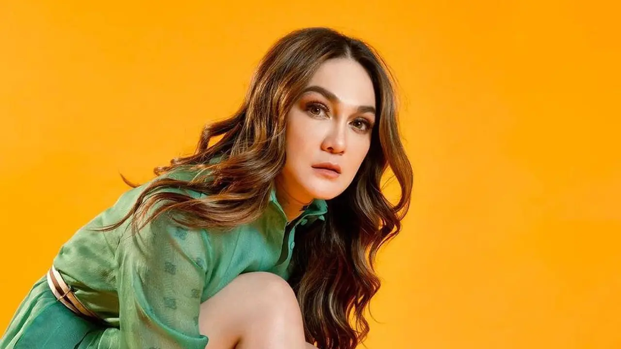 Luna Maya (Foto: Instagram lunamaya26)