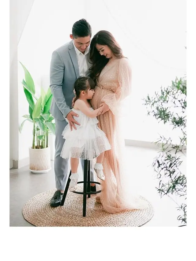 7 Potret Franda Pamer Baby Bump di Kehamilan Kedua, Penuh Bahagia