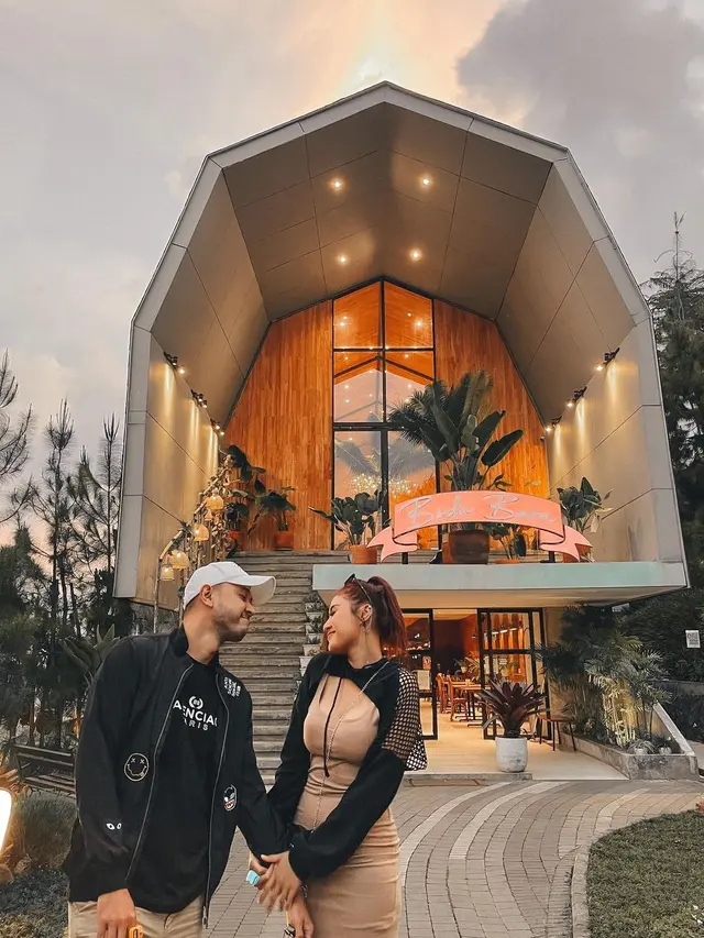6 Potret Camelia Putri Aktris FTV 'Suara Hati Istri' Bareng Kekasih, Selalu Romantis