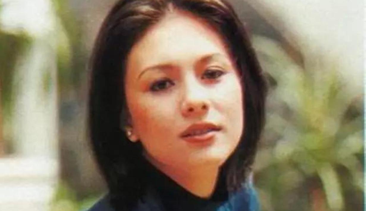 Pemilik nama lengkap Sri Wulandari Lorraine Joko Guritno memang memiliki paras yang menawan sedari dulu. Paras menawannya ini didapatkan dari orang tuanya yang blasteran dari Inggris dan Indonesia. Tak ayal, sedari dulu banyak yang terpesona dengan Wulan. (Liputan6.com/IG/wulanguritno)