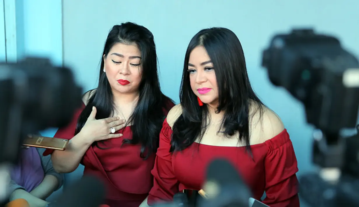 “Juwi tu jangankan ngontact ke saya, ulang tahun saya aja telpon pun engga, giliran ulang tahun Dedi dipersiapkan sudah kayak apa tau,” kata Anissa Bahar. (Deki Prayoga/Bintang.com)