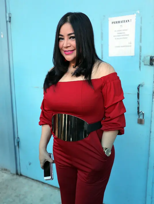 Meski sudah tidak menganggap anak Juwita beberapa waktu lalu, Anisa mengaku masih terus membiayai asuransi kesehatan Juwita Bahar. Anisa juga membantah selama ini menelantarkannya. Komunikasi terakhir saat pacar Juwi ditegur. (Deki Prayoga/Bintang.com)