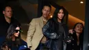 Kehadiran Kim Kardashian dinilai membawa peruntungan buruk bagi tim yang didukungnya. Arsenal dan PSG menjadi korban dari dukungan Kardashian. (AFP/Frank Fife)