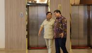 Menteri Pertahanan Prabowo Subianto menemui Menteri Koordinator Bidang Perekonomian Airlangga Hartarto di kantor Kemenko Perekonomian, Jakarta, Senin (19/9) (Muhammad Genantan Saputra/Merdeka.com)
