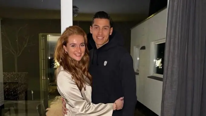 Potret Pien Boonen, Kekasih Jay Idzes Pemain Timnas Indonesia yang Berprofesi sebagai Model. (instagram/jayidzes)