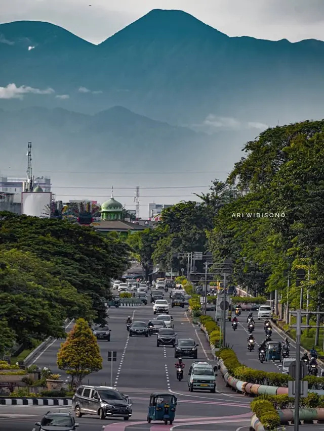 8 Editan Netizen Soal Foto Gunung Gede Pangrango dari Jakarta Ini Bikin Gelang Kepala