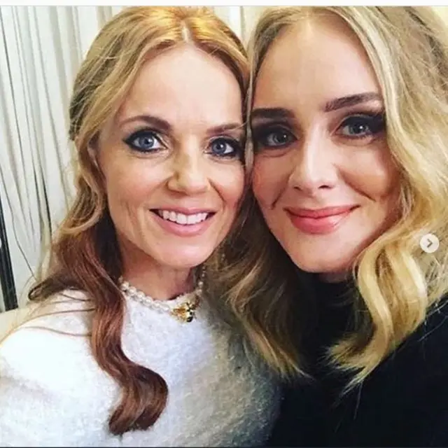 Adele (kanan) bersama salah seorang personel Spice Girl, Geri Halliwel