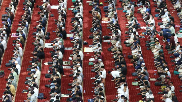 Tarawih Perdana Ramadan 1447 Hijriah, Ribuan Umat Muslim Padati Masjid Istiqlal Jakarta