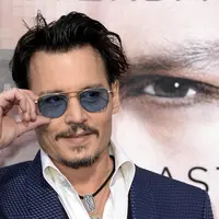 DIkenal sebagai aktor kenamaan Hollywood, Johnny Depp ternyata punya 'passion' besar dalam dunia musik. (Bintang/EPA)