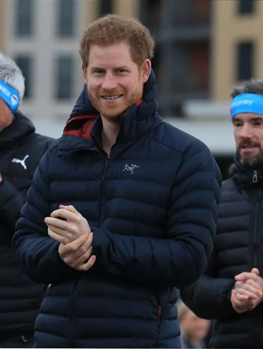 “Seluruh keluarga mereka telah menyetujui Harry dan Meghan, dan mereka akan bertemu pada pesta pernikahan di summer mendatang,” tambah sumber. (AFP/Bintang.com)