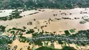 Provinsi Nghe An, sebuah wilayah yang membentang dari pesisir hingga perbatasan pegunungan Laos, di Vietnam bagian tengah-utara menjadi salah satu daerah yang paling parah dilanda hujan lebat dan banjir akibat Badai Tropis Wipha. (Foto oleh AFP)