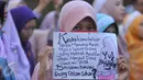 Sejumlah wanita berhijab melakukan aksi Gerakan Menutup Aurat di Kawasan Bundaran HI, Jakarta, Minggu (14/2/2016). Mereka mengajak kepada wanita muslim untuk menutup Aurat sesuai dengan syariat. (Liputan6.com/Gempur M Surya)