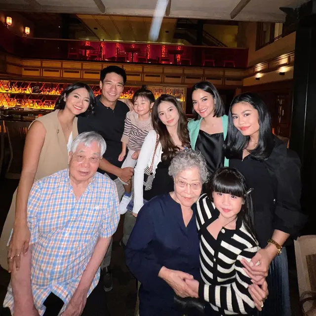 Ririn Ekawati melepas sang putri, Jasmine Abeng, kuliah di luar negeri (Foto: Instagram @ririnekawati)