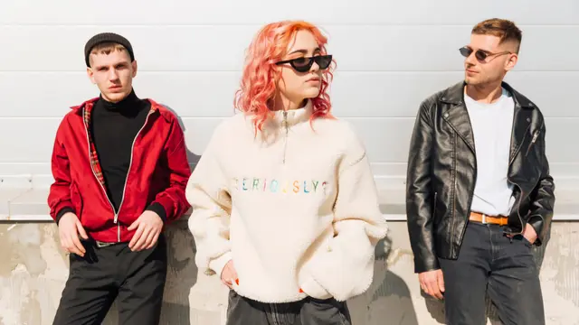 Apa itu Tren Fashion Unisex? Mengapa Unisex Jadi Tren Fashion yang Tak Terhentikan? Ternyata ini Alasannya! (Foto dok : Freepik/freepik)