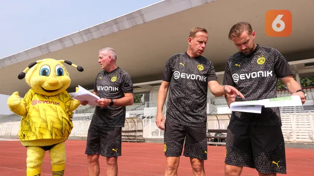 Foto: Keseruan Coaching Clinic Bareng Borussia Dortmund, Dibimbing Langsung oleh Tiga Legenda Die Borussen