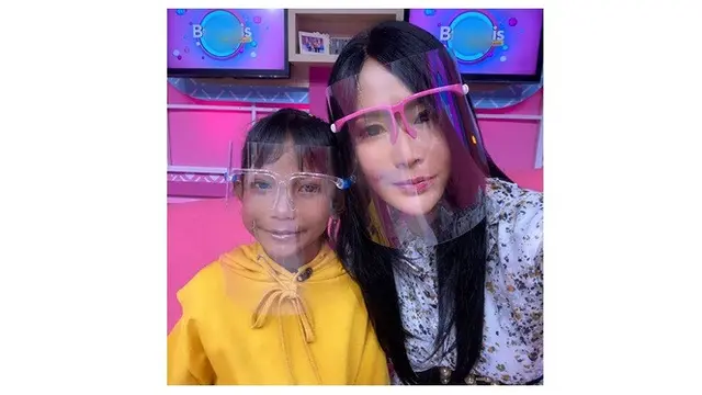 Sering Ganti Model Rambut, Ini 6 Gaya Inul Daratista dengan Wig Berwarna Hitam