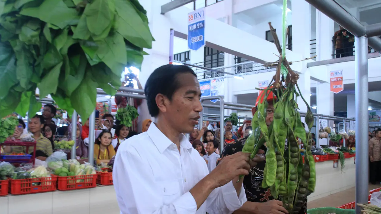 Presiden Jokowi di Pasar Manis, Banyumas