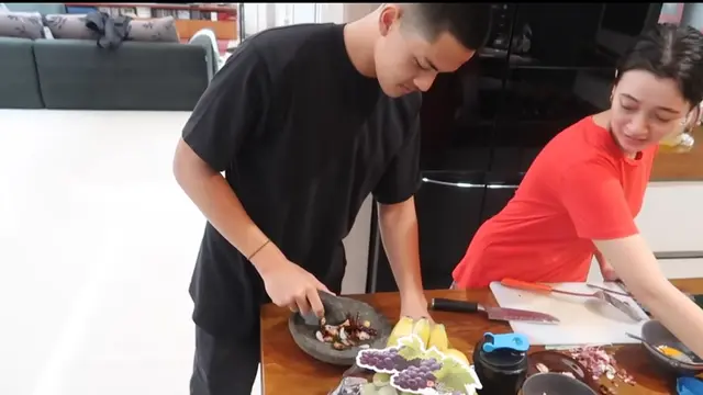 Masak Bareng, Ini 7 Momen Manis Megan Domani dan Jeremie Moeremans