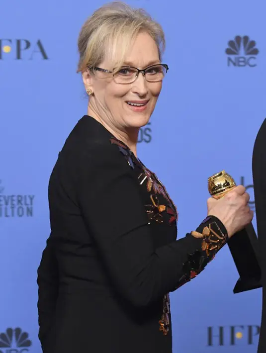 Turut mengenang sahabatnya itu, sambil meneteskan air mata Meryl Streep mengatakan bahwa dirinya telah memperoleh sebuah kalimat berharga yang pernah diucapkan mendiang Carrie. (AFP/Bintang.com)