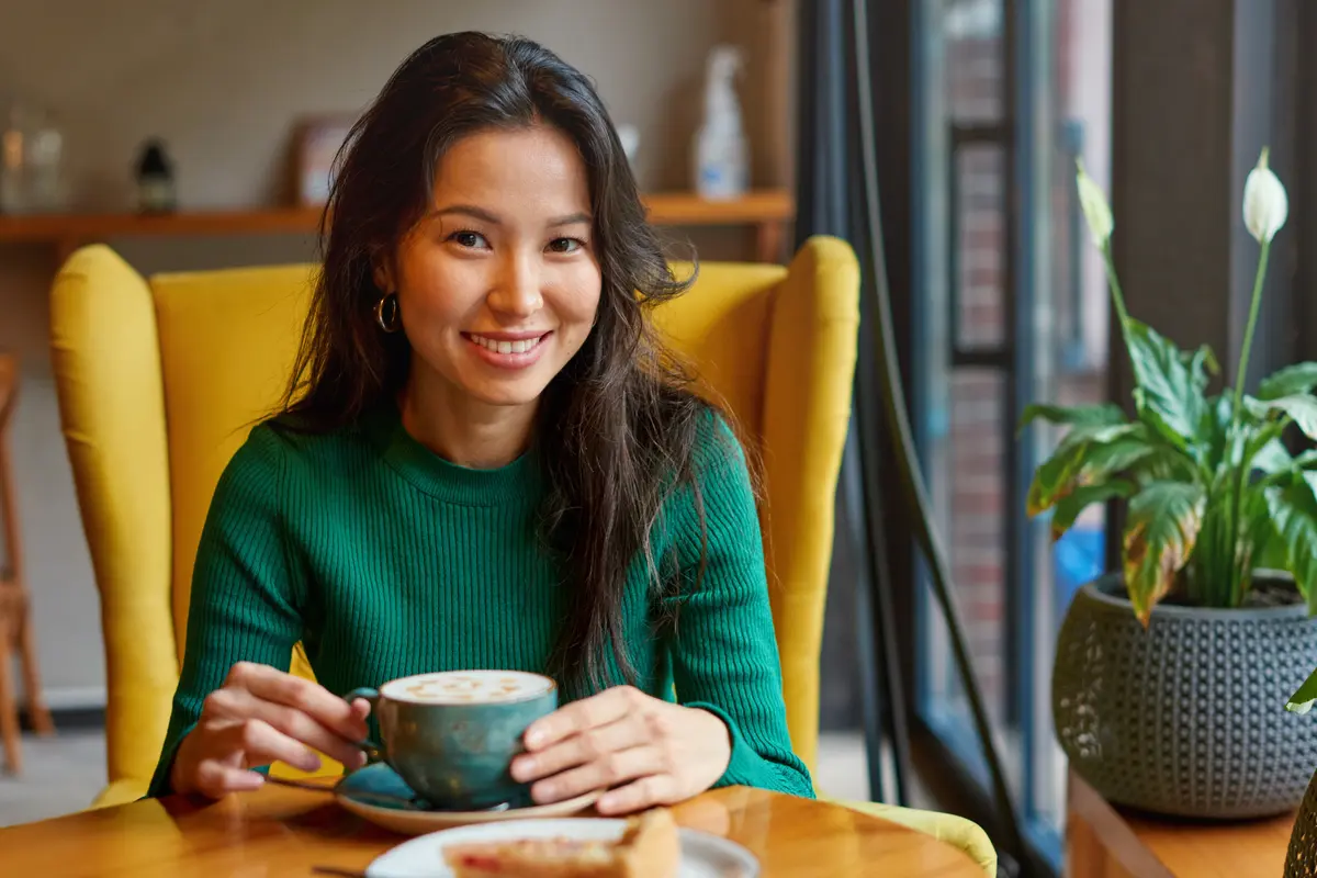 perempuan dan november elegan