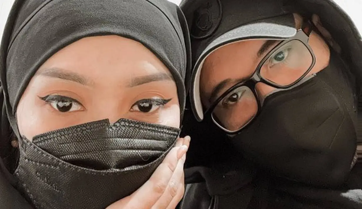 Bahkan di salah satu komentar Instagram-nya, ada yang mendoakan Cita Citata agar lekas diberi keturunan. Ia pun mengucap 'Amin'. (instagram/cita_citata)