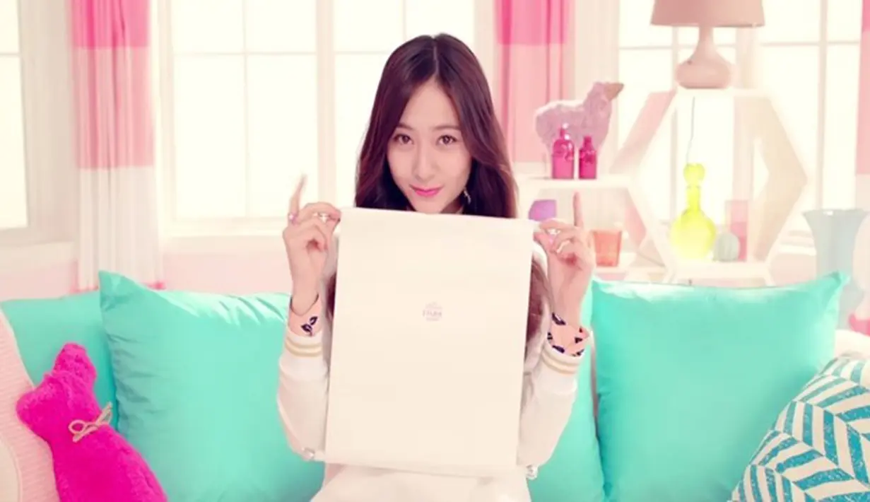 "Dia memiliki wajah yang selalu sama dan sangat bosan untuk dilihat. Mengerutkan dahi, dan jarang senyum," komentar netizen. (Dispatch/Bintang.com)