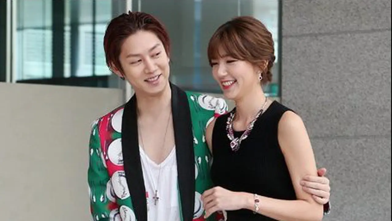 Heechul Super Junior Torehkan Kenangan Manis Lewat Lukisan