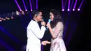 Meski tanpa latihan, penampilan Raisa berkolaborasi dengan Afgan tetap memukau para penonton yang hadir di malam puncak HUT SCTV ke-26 pada 24 Agustus silam yang berlangsung di Istora Senayan, Jakarta. (Adrian Putra/Bintang.com)