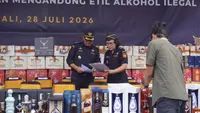 Bea Cukai dan BAIS TNI Gagalkan Penyelundupan 19.142 Botol Miras Ilegal