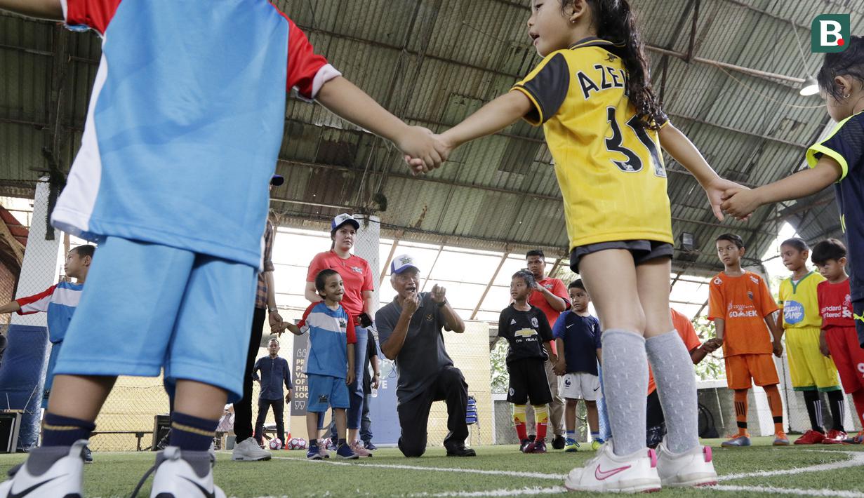 Direktur Teknik PSSI, Danur Windo, saat launching Il Capitano Soccer School di Bintaro, Sabtu (27/10/2018). Kehadiran Il Capitano untuk menjaring dan mengasah pesepak bola cilik untuk berprestasi. (Bola.com/M Iqbal Ichsan)