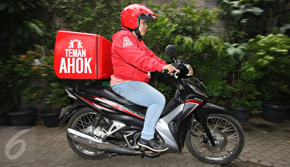 Partai Solidaritas Indonesia merealisasikan dukungannya kepada Ahok dengan meluncurkan GoAhok, Kamis (31/3). GoAhok merupakan layanan penjemputan KTP warga Jakarta berbasis aplikasi, persis seperti aplikasi ojek online. (Liputan6.com/Immanuel Antonius)