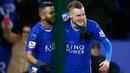 Penyerang Leicester City, Jamie Vardy (kiri) melakukan selebrasi usai mencetak gol keduanya kegawang Liverpool pada liga Inggris di King Power Stadium, Leicester, (3/2/2016). Leicester menang atas Liverpool dengan skor 2-0. (Reuters/Darren Staples)