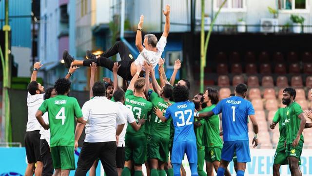 FOTO Milomir Seslija Juara Bersama Maziya